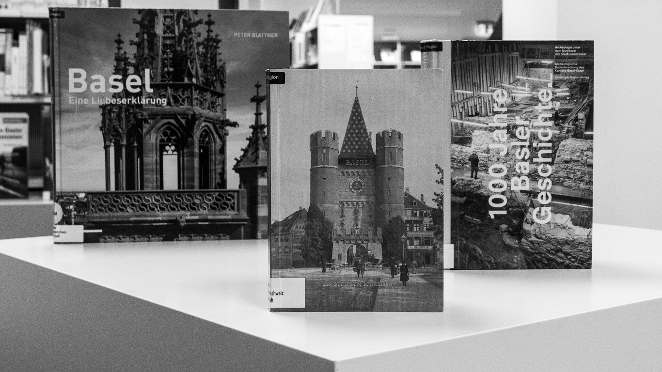 Drei Bücher zur Basler Stadtgeschichte mit der GGG Stadtbibliothek Signatur